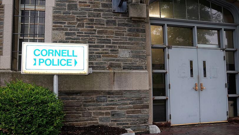 Wegen Zweifeln an der bisherigen Arbeit der lokalen Polizei will Hochul die Ermittlung nun von der New Yorker Generalstaatsanwältin beaufsichtigen lassen. Wegen Zweifeln an der bisherigen Arbeit der lokalen Polizei will Hochul die Ermittlung nun von der New Yorker Generalstaatsanwältin beaufsichtigen lassen.