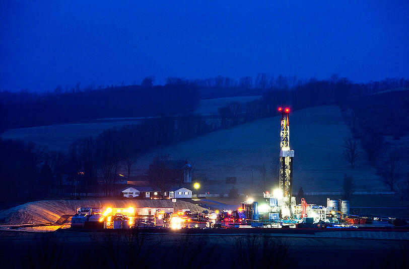 Der Bundestag will erst nach der Sommerpause über die Regelung des umstrittenen Gas-Frackings entscheiden.