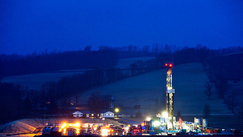 Der Bundestag will erst nach der Sommerpause über die Regelung des umstrittenen Gas-Frackings entscheiden. Der Bundestag will erst nach der Sommerpause über die Regelung des umstrittenen Gas-Frackings entscheiden.