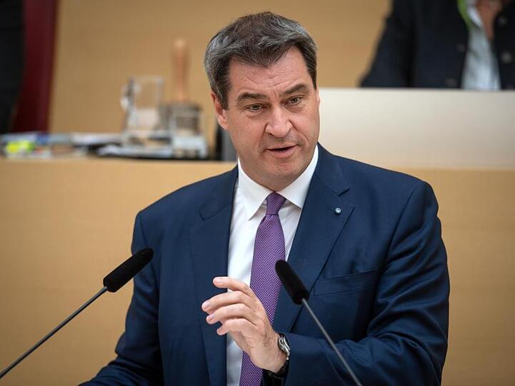 Markus Söder (CSU), Ministerpräsident von Bayern, gibt im Plenarsaal während der Landtagssitzung eine Regierungserklärung ab. Foto: Sina Schuldt/Archivbild