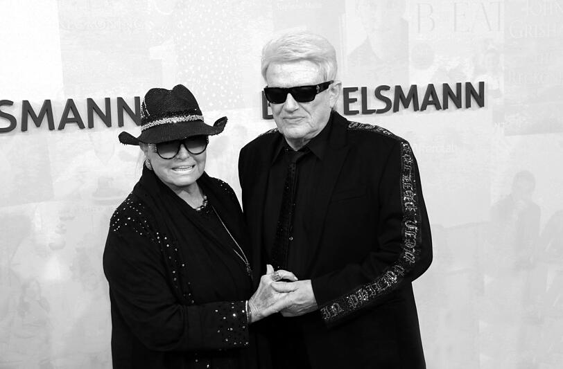 Hannelore Kramm, die Ehefrau von Schlager-Star Heino, ist am 8. November im Alter von 81 Jahren in ihrem Haus in Kitzbühel an Herzversagen verstorben.