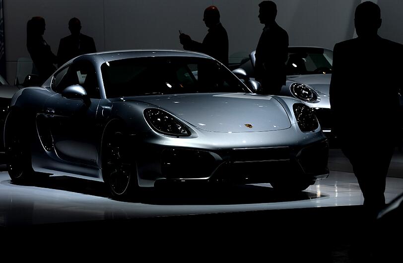 ... und im nahegelegenen Zuffenhausen baut Porsche seine Luxus-Sport-Karossen. Alles Premiumhersteller, alle auf der ganzen Welt hoch angesehen. Wer hier die Nase vorn hat, muss jeder für sich selbst entscheiden. Über Geschmack lässt sich bekanntlich streiten. Punktestand: Bayern 0,5 : 0,5 Ba-Wü