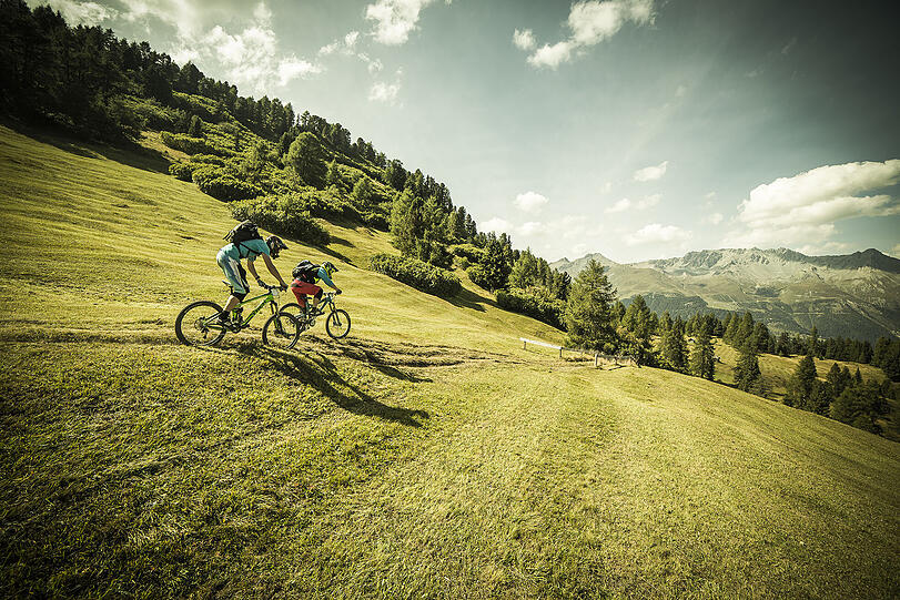 Flowige Trails, atemberaubendes Bergpanorama, stahlblauer See und Spaß mit Freunden: Nauders lädt am 29. Mai zu den ALUTECH Green Days 2014.