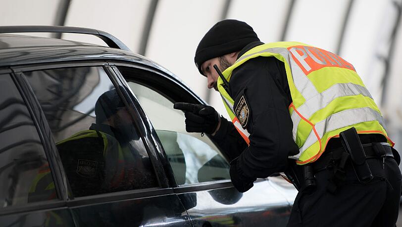 Die Polizei kontrollierte einen Mercedes mit ungarischem Kennzeichen - und landete einen Volltreffer. (Symbolbild) Die Polizei kontrollierte einen Mercedes mit ungarischem Kennzeichen - und landete einen Volltreffer. (Symbolbild)