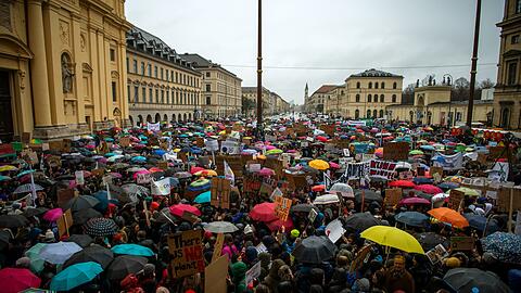 Rund 10.000 Schüler demonstrierten am Freitag (15. März) in München für einen bessere Klimapolitik.