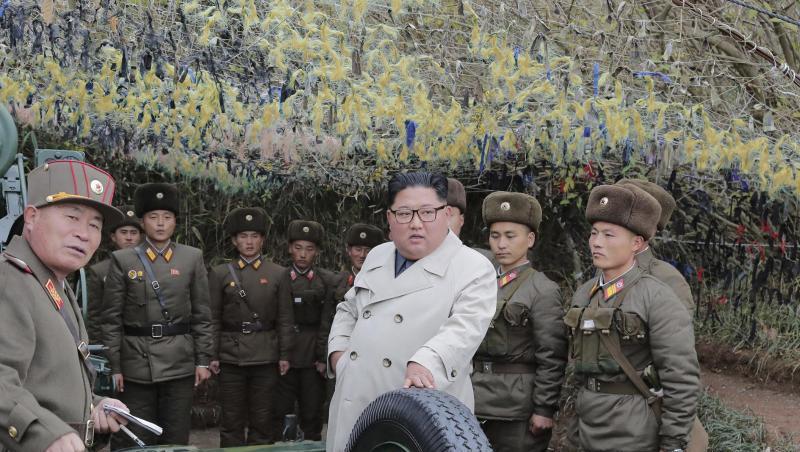 Nordkoreas Machthaber Kim Jong Un besichtigt eine Militäreinheit auf der Insel Changrin. Nordkoreas Machthaber Kim Jong Un besichtigt eine Militäreinheit auf der Insel Changrin.