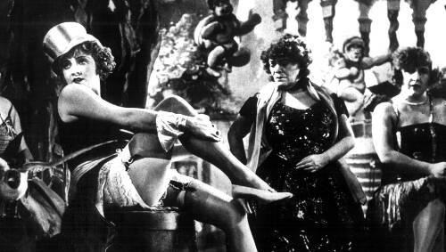 Start der Legende Dietrich: Szene aus „Der blaue Engel“, wo sie als Lola-Lola einen Professor und die ganze Filmwelt verführte. Start der Legende Dietrich: Szene aus „Der blaue Engel“, wo sie als Lola-Lola einen Professor und die ganze Filmwelt verführte.