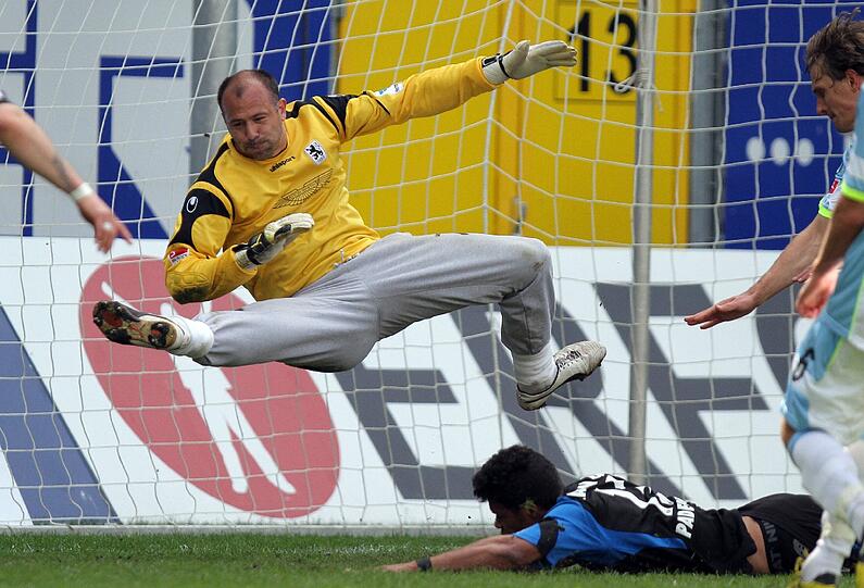 Auch Löwen-Torhüter Gabor Kiraly hat vor dem Pokalspiel gegen Heidenheim schon Elfmeterschießen trainiert.
