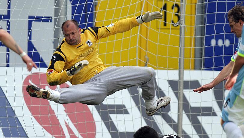 Auch Löwen-Torhüter Gabor Kiraly hat vor dem Pokalspiel gegen Heidenheim schon Elfmeterschießen trainiert. Auch Löwen-Torhüter Gabor Kiraly hat vor dem Pokalspiel gegen Heidenheim schon Elfmeterschießen trainiert.