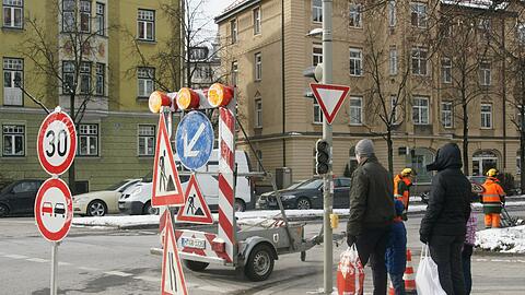 Kaputt: Die Ampelanlage an der Ecke Nymphenburger Straße/Landshuter Allee  um den 11. Februar dieses Jahres.