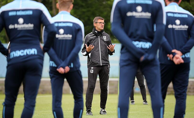 Aber Michael Köllner ließ seine Jungs im ersten Mannschaftstraining nach der Corona-Pause auch ordentlich schuften.