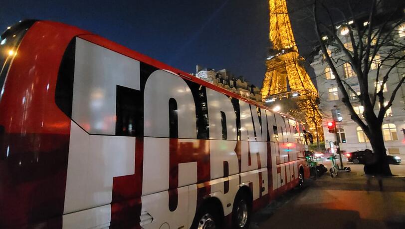 Malerische Kulisse: Der Bayern-Tross logiert in Paris im Hotel Pullman Tour Eiffel. Malerische Kulisse: Der Bayern-Tross logiert in Paris im Hotel Pullman Tour Eiffel.