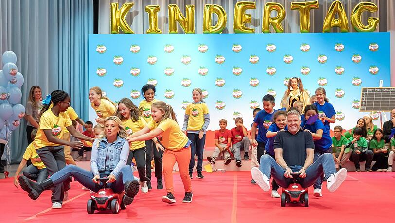 Promis-reisen-am-Kindertag-zur-ck-in-ihre-Kindheit