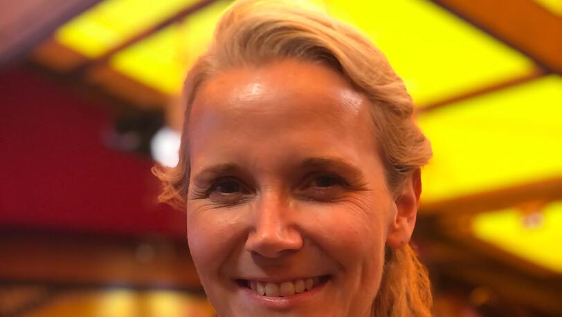 KVR-Chefin Hanna Sammüller (Grüne) kurz vor dem Anzapfen im Gespräch mit der AZ. KVR-Chefin Hanna Sammüller (Grüne) kurz vor dem Anzapfen im Gespräch mit der AZ.