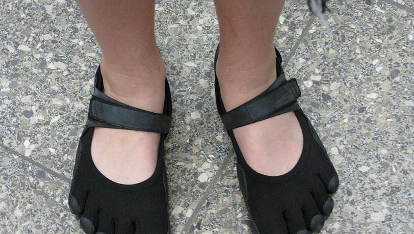 Das richtige Schuhwerk für einen Stadtbummel? Wenigstens hat jeder Zeh so seinen Platz. Das richtige Schuhwerk für einen Stadtbummel? Wenigstens hat jeder Zeh so seinen Platz.
