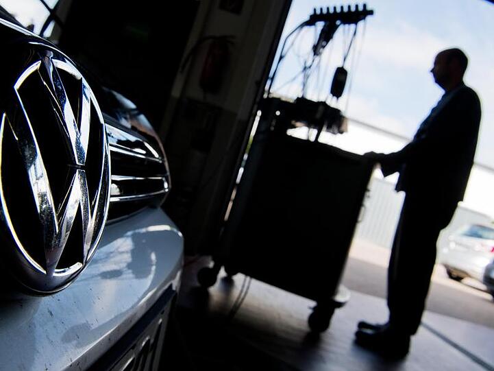 Die Halter hatten sich trotz behördlicher Bescheide geweigert, die Diesel-Updates in der Werkstatt vorzunehmen.