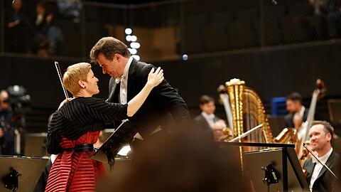 Isabelle Faust und der Dirigent Jakub Hruša.