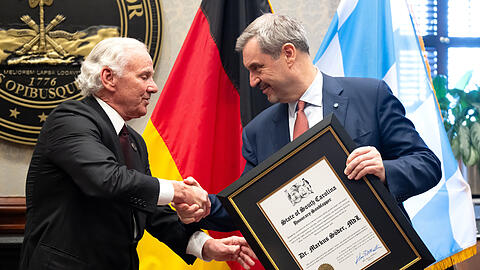 Markus S&ouml;der (r, CSU), Ministerpr&auml;sident von Bayern, besucht das South Carolina State House und wird von Henry McMaster, Gouverneur von South Carolina, empfangen.