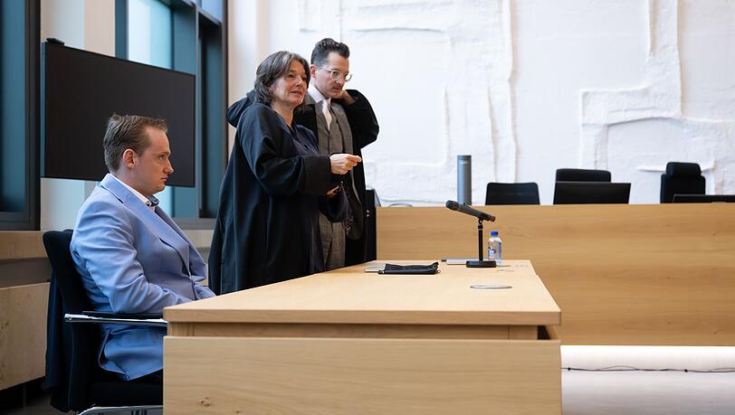 Die Verteidigung des Angeklagten geht nicht von Mord aus, sondern von einem Unfall. (Archiv) Die Verteidigung des Angeklagten geht nicht von Mord aus, sondern von einem Unfall. (Archiv)