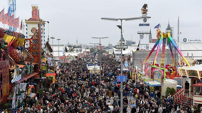 Die Vorbereitungen für das Oktoberfest 2020 laufen trotz Corona-Krise erstmal weiter.