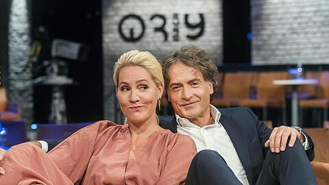 Judith Rakers und Giovanni di Lorenzo versuchen, ihren Gästen bunte Geschichten zu entlocken.