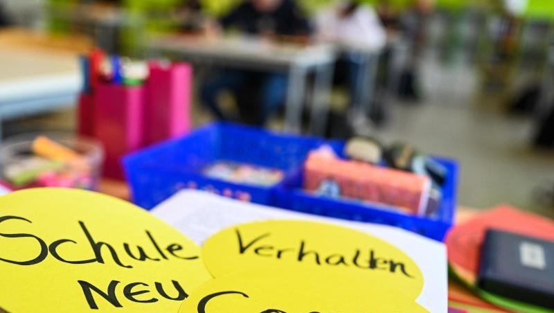 Bund und Länder haben eine Entscheidung über das weitere Vorgehen an den Schulen vertagt.