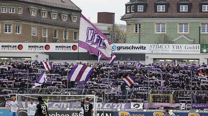 Zahlreiche Anhänger begleiteten den VfL Osnabrück nach München.