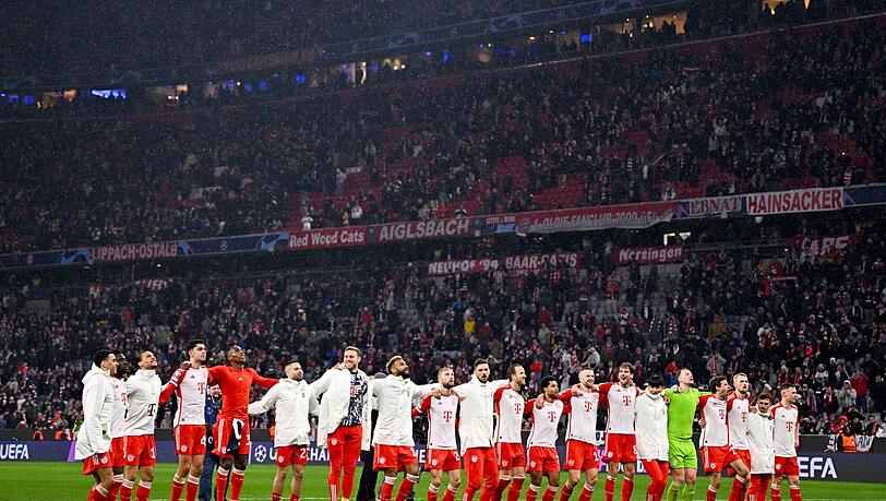 Die Bayern-Spieler jubeln nach dem 3:0-Sieg.