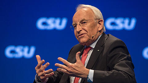 Edmund Stoiber im November 2015 während des Festakts "70 Jahre CSU" auf dem CSU-Parteitag in München.