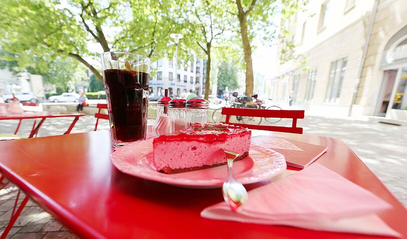 Pink Lady, ein Himbeerkuchen im Cafe "Kitchenette" schmeckt hervorragend.