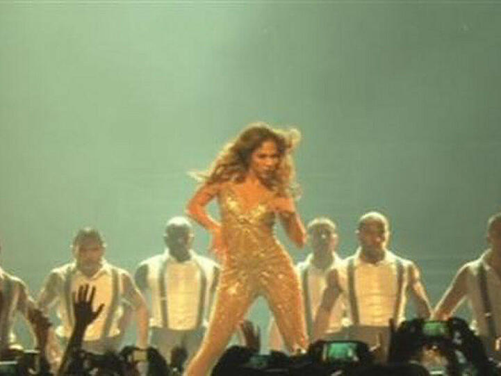 Jennifer Lopez heizt auf der Bühne ein - George Clooney ließ sie allerdings kalt