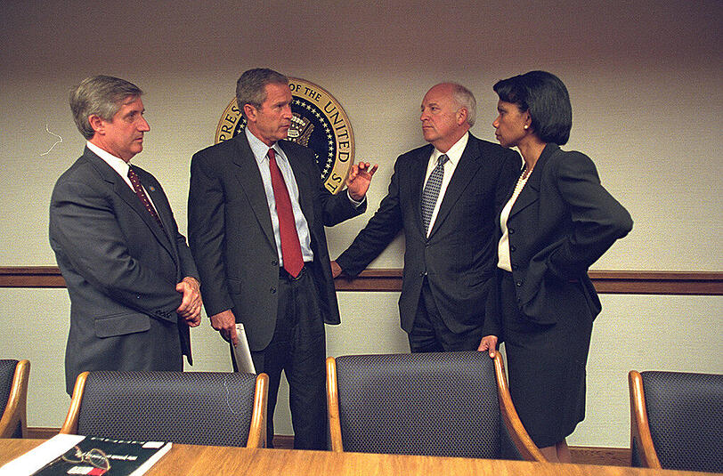 9/11 aus der Sicht der US-Regierung: Interne Fotos aus dem weißen Haus zeigen Vizepräsident Cheney, die Nationale Sicherheitsberaterin Condoleezza Rice, Außenminister Colin Powell und US-Präsident Bush am 11. September 2001.