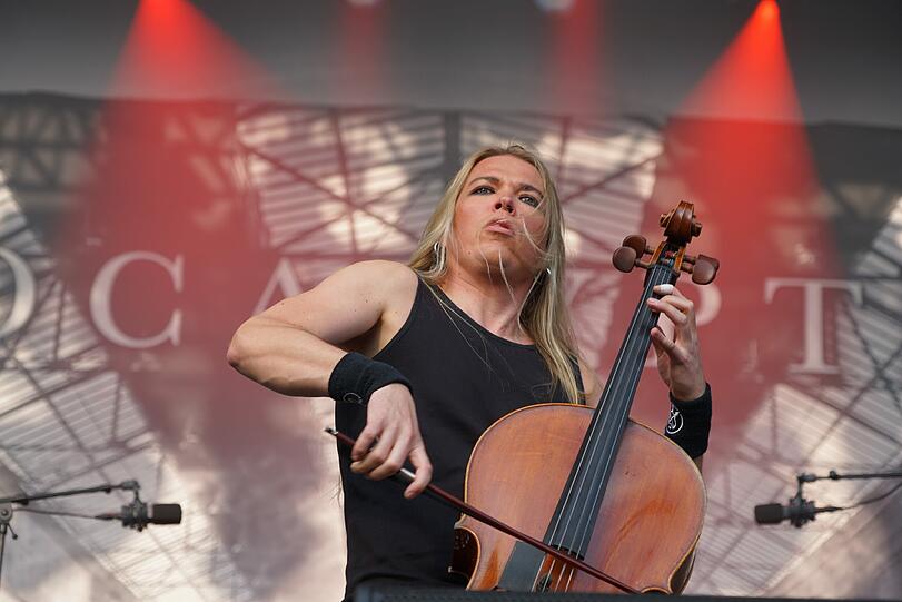 Die Bilder vom ersten Tag des Rockavaria Festivals 2016 im Münchner Olympiapark, hier mit Apocalyptica.