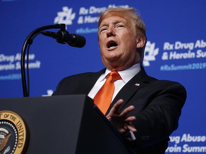 Donald Trump auf einer Konferenz zum Drogenmissbrauch. Der US-Präsident sieht erste Fortschritte im Kampf gegen Drogenmissbrauch in den USA.