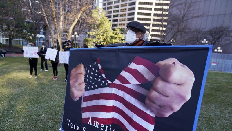 "America's Very Soul is on Trial" (etwa "Die Seele von Amerika steht auf dem Prüfstand"): Demonstrant vor dem Gerichtsgebäude in Minneapolis.