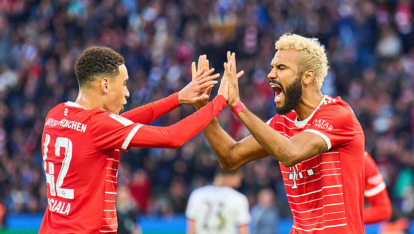 Bayern-Blondie Choupo-Moting. Bei Instagram tauchte eine Foto-Montage mit einer berühmten Frisur auf.