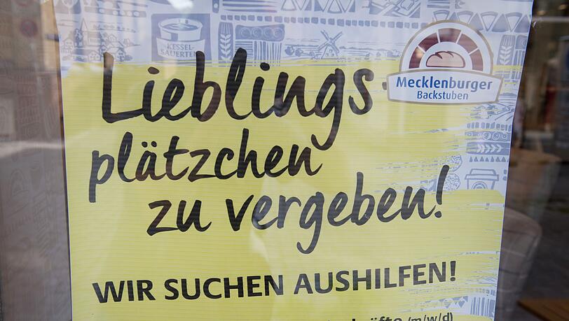 Manche Stellenanzeigen werben auch mit kreativen Sprüchen um Interessenten (Archivbild)