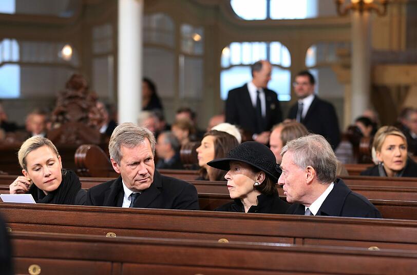 Von links nach rechts: Bettina mit Christian Wulff und Eva Luise und Horst Köhler.
