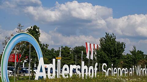 Ziel eines Brandanschlags soll laut einem Bekennertext der Technologiepark Adlershof im Südosten Berlins sein.