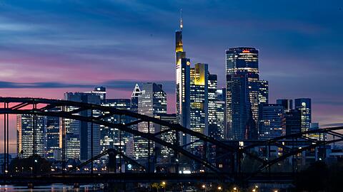 Banken-Skyline in Frankfurt: Die Finanzbranche dringt auf weniger Vorschriften. (Symbolbild)