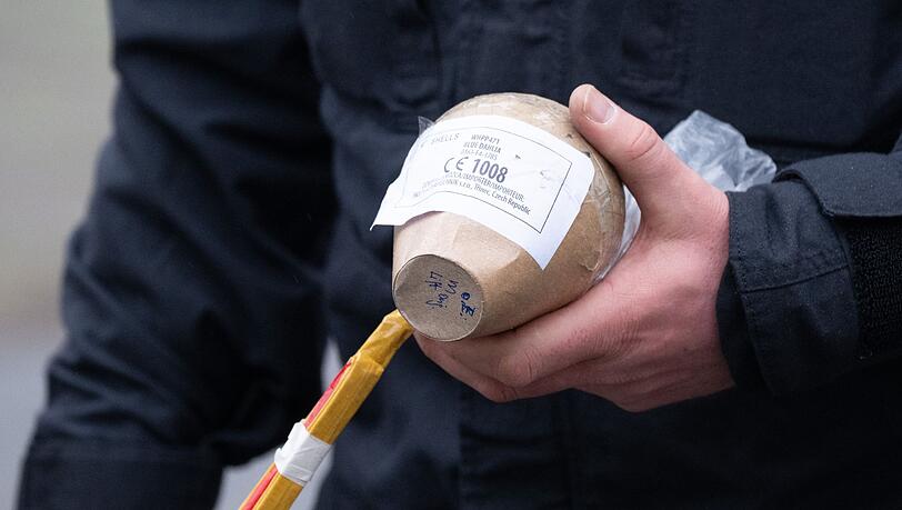 Kugelbomben sind Feuerwerkskörper mit extremer Sprengkraft (Archivbild). Kugelbomben sind Feuerwerkskörper mit extremer Sprengkraft (Archivbild).
