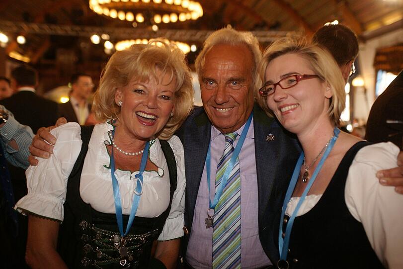 Django schenkt ein: Die besten Bilder vom Politikerderblecken beim Maibock-Anstich im Hofbräuhaus.