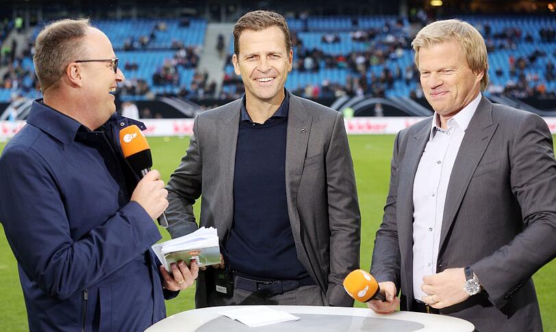 Platz 2: Oliver Kahn: Silber für den Ex-Torwart, den Ex-Titan, den Ex-Bruzzler, den Tipico. Im Duett mit Oliver Welke (&bdquo;heute show&ldquo;) gibt er den Bedenkenträger und Torwartrichter des ZDF. Wenn der Satz mit einem langgezogenen &bdquo;Ahhhh&ldquo; beginnt, endet er mit &bdquo;Wille, Disziplin, Tor erzwingen&ldquo;. Eier eben. Als Mexikos dos Santos zwei Tore aberkannt wurden, sagte Kahn: &bdquo;Da muss ich mich selbst zitieren: weiter, immer weiter.&ldquo; Bissfest.