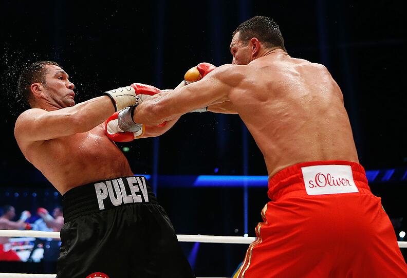 Klitschko ließ seinem Kontrahenten nicht den Hauch einer Chance. Mehrfach schickte er ihn auf die Bretter. Die Bilder vom Fight.