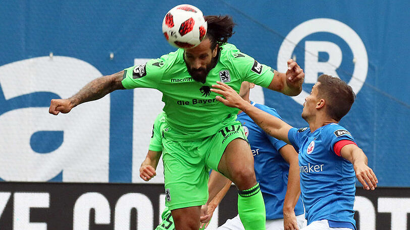 Angriffsführer des TSV 1860: Adriano Grimaldi (li.).