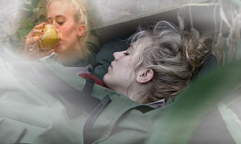 Larissa träumt in ihrer Hängematte von ihren bisherigen Dschungelprüfungserlebnissen: Plötzlich schreckt sie aus ihrer Hängematte hoch: &bdquo;Wie ist es das eigentlich mit einer Verletzung?