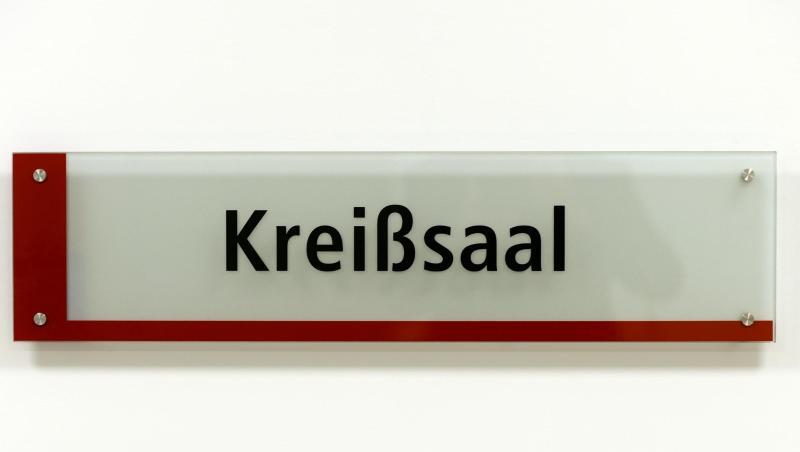 Ein Schild am Kreißsaal. Foto: Ralf Hirschberger/zb/dpa/Archivbild Ein Schild am Kreißsaal. Foto: Ralf Hirschberger/zb/dpa/Archivbild