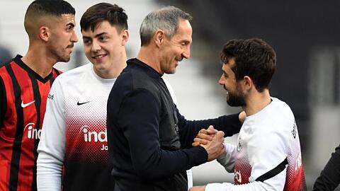 Hat mit seinen Spielern momentan viel Grund zur Freude: Eintracht-Coach Adi Hütter.