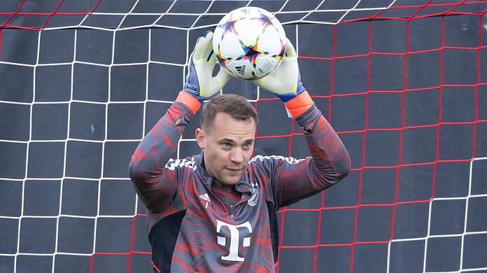 Manuel Neuer hat aktuell mit Schulterbeschwerden zu kämpfen.