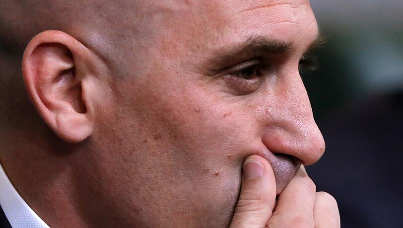 Spaniens Fußball-Chef Luis Rubiales tritt möglicherweise zurück.